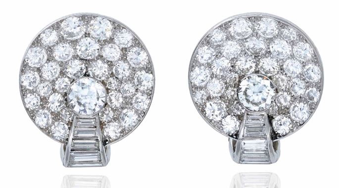 Pair of diamond circular cluster earrings | MasterArt